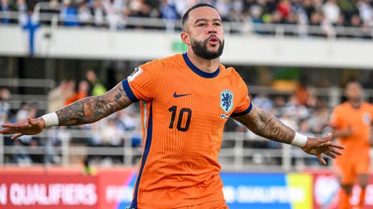 네덜란드의 멤피스 데파이가 핀란드전에서 결승 골을 터트린 뒤 포효하고 있다. (사진=EPA)