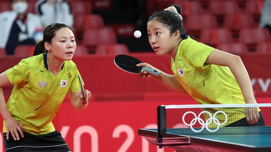 2020 도쿄 올림픽 때 여자복식 호흡을 맞췄던 신유빈(오른쪽)과 최효주.
