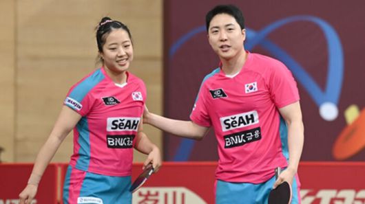 세계선수권대회 때 임종훈(왼쪽)과 혼합복식에 나선 신유빈