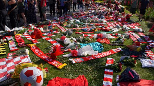 조타를 추모하는 물품으로 가득한 리버풀 홈구장인 안필드 주변 모습 (사진=AP, 연합뉴스)