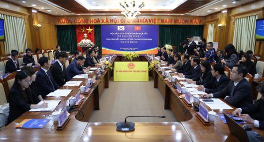 김태흠 충남도지사 박장성과 우호협력 협정 체결​