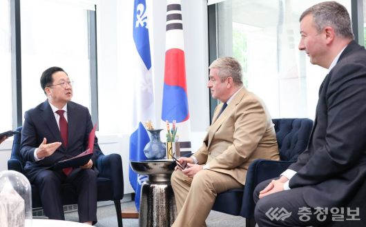 이장우 대전시장과 퀘백주 관계자들