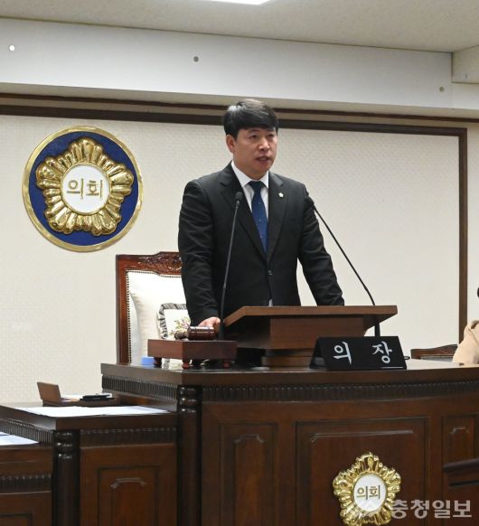 267회 정례회 본회의에서 오은규 의장이 발언하고 있다