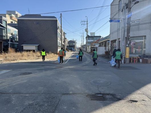 삽교읍 새마을지도자협의회 새해맞이 환경정화 활동 모습
