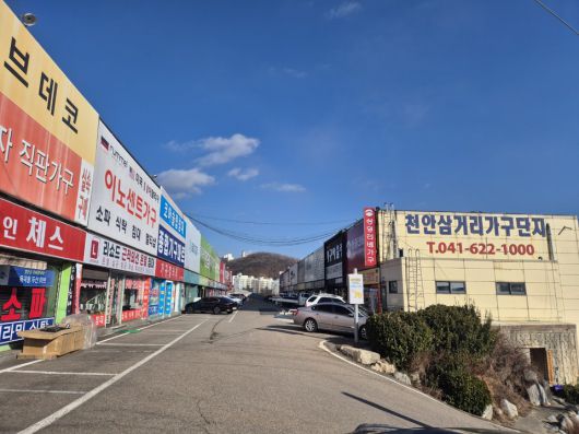 천안시는 지난 6일 ‘천안삼거리 가구단지’를 6번째 상점가로 지정했다.