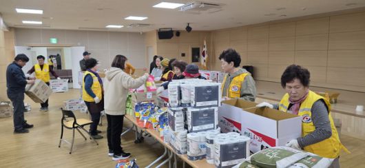㈜하나농산 생활필수품 기탁 모습