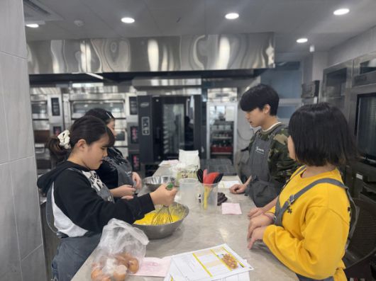 동행청년창업소에서 진행된 청소년 외식 교육 모습