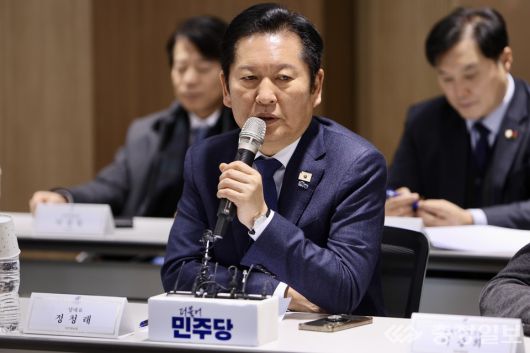 23일 더불어민주당 정청래 대표가 충북 진천 국가대표선수촌에서 열린 더불어민주당-국가대표 지도자 간담회에 참석해 인사말을 하고 있다.