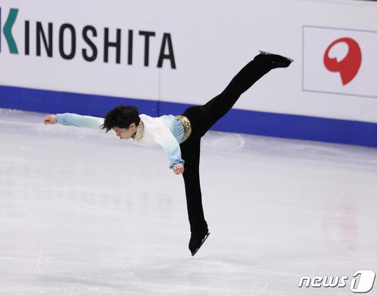 하뉴 유즈루(일본)가 7일 서울 목동 아이스링크에서 열린 2020국제빙상경기연맹(ISU) 4대륙 피겨선수권대회에서 남자 싱글 쇼트 프로그램을 선보이고 있다. 2020.2.7/뉴스1 © News1 신웅수 기자