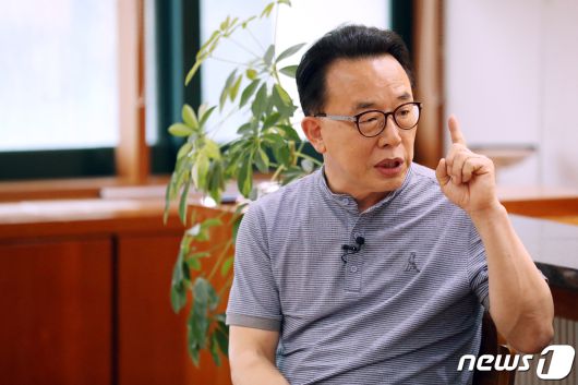 '코로나19 이후의 미래'의 저자 이경상 카이스트(KAIST) 문술미래전략대학원 교수가 2일 서울 동대문구 KAIST 서울캠퍼스에서 뉴스1과 인터뷰를 하고 있다. 2020.9.2/뉴스1 © News1 민경석 기자