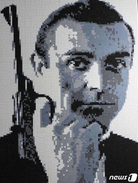 레고 블럭으로 만든 배우 숀 코너리 초상화 © AFP=뉴스1