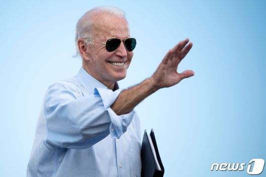 조 바이든 미국 민주당 대선 후보가 29일 (현지시간) 플로리다주 코코넛 크리크에서 열린 드라이브 인 선거집회서 유세를 하고 있다. © AFP=뉴스1 © News1 우동명 기자