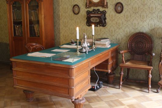 도스토옙스키의 집필실 책상. 조성관 작가