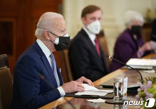 조 바이든 미국 대통령이 16일(현지시간) 워싱턴 백악관에서 스가 요시히데 일본 총리와 취임 후 첫 대면 정상회담을 하고 있다. © AFP=뉴스1 © News1 우동명 기자