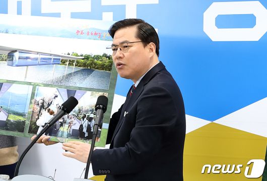 유동규 경기관광공사 사장이 2019년 3월 6일 경기도 수원시 팔달구 경기도청에서 '임진각~판문점 간 평화 모노레일 설치 추진 계획을 브리핑하고 있다 (경기도 제공) 2021.10.1/뉴스1