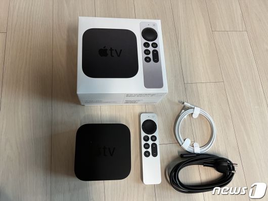 애플TV 4K 패키지는 Δ본체 Δ시리 리모트(리모콘) Δ전원 케이블 Δ라이트닝 케이블로 구성돼있다. 2021.11.12./뉴스1 © News1 김정현