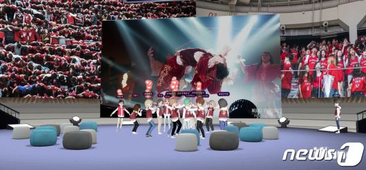 SK텔레콤은 고려대학교와 협력해 17일 오후 6시부터 9시까지 고려대학교 화정체육관에서 열리는 2021년 고려대학교 하반기 응원 오리엔테이션 ‘고려대학교에 응원을 더하다’ 행사를 SKT 메타버스 서비스 이프랜드를 통해 진행한다. 사진은 이프랜드에 아바타로 참석한 고려대 학생들이 응원을 즐기는 모습. (SK텔레콤 제공) 2021.11.17/뉴스1