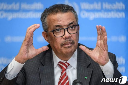 테워드로스 아드하놈 거브러여수스 WHO 사무총장이 2020년 3월11일(현지시간) 제네바 WHO 본부에서 언론 브리핑을 열고 코로나19에 대해 세계적 대유행인 팬데믹을 선언하고 있다. © AFP=뉴스1 © News1 우동명 기자