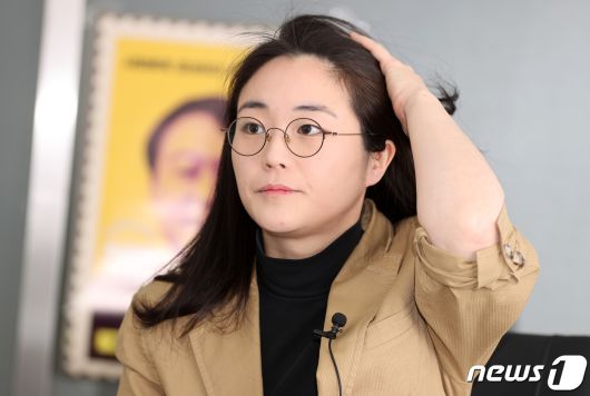 신지예 국민의힘 새시대준비위원회 수석부위원장이 29일 서울 여의도 위원회 사무실에서 뉴스1과 인터뷰를 하고 있다. 2021.12.29/뉴스1 © News1 구윤성 기자