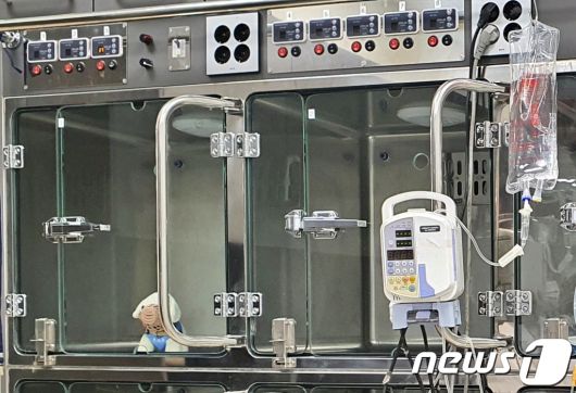 3일 서울 광진구 건국대학교에서는 동물병원 재개원식이 열렸다. 사진은 의료진이 24시간 상주하면서 동물들을 돌보게 될 입원실 © 뉴스1 최서윤 기자