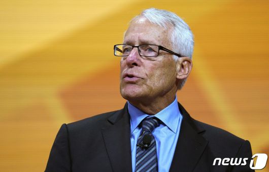 롭 월턴 전 월마트 회장 © AFP=뉴스1
