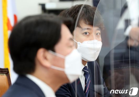 국민의힘 이준석 대표와 안철수 의원6/뉴스1 © News1 오대일 기자