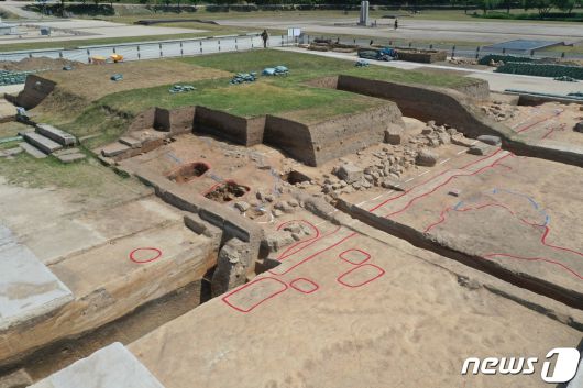 익산 미륵사 목탑지 발굴조사 전경. (국립부여문화재연구소 제공)© 뉴스1