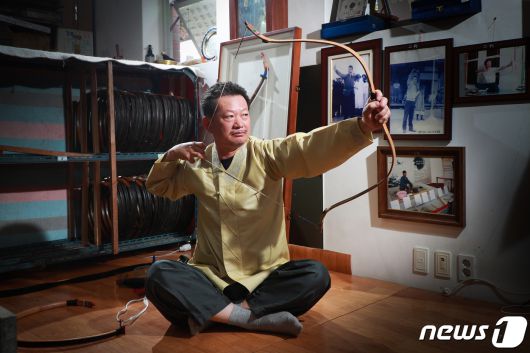 궁시장(궁장) 보유자로 인정 예고된 김성락씨. (문화재청 제공)© 뉴스1