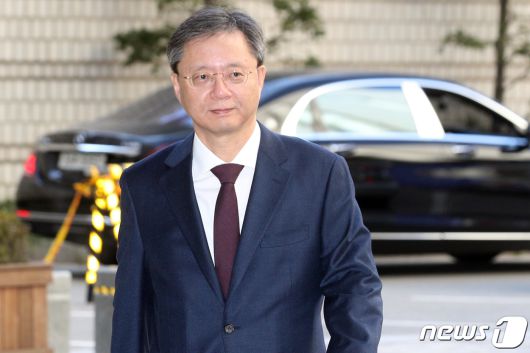 우병우 전 청와대 민정수석이 2019년 12월 19일 오후 서울 서초구 고등법원에서 열린 국회에서의 증언·감정 등에 관한 법률위반 등 항소심 공판준비기일에 출석하고 있는 모습. ⓒ News1 DB