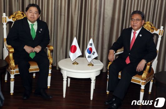 박진 외교부 장관과 하야시 요시마사 일본 외무상이 4일 오후(현지시간) 캄보디아 프놈펜 소카호텔에서 한·일 외교장관회담을 갖고 있다. 2022.8.4/뉴스1 ⓒ News1 김명섭 기자