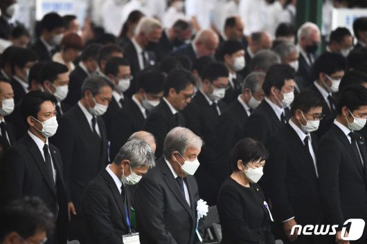 6일 일본 히로시마에 원자폭탄이 투하된 지 77년이 된 날 히로시마시 나카구 평화기념공원에서 평화기념식이 엄수되고 있다. ⓒ AFP=뉴스1 ⓒ News1 강민경 기자
