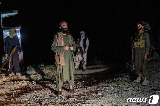 아프가니스탄 탈레반의 지역 사령관. ⓒ AFP=뉴스1 ⓒ News1 이서영 기자