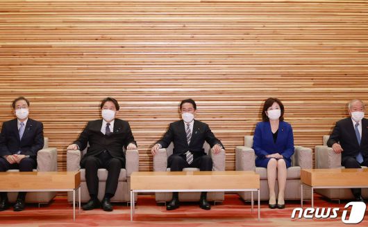 기시다 후미오 일본 총리가 10일 도쿄 총리 관저에서 개각을 앞두고 임시 각료회의에 참석하고 있다. 2022.08.10/뉴스1 ⓒ AFP=뉴스1 ⓒ News1 김민수 기자