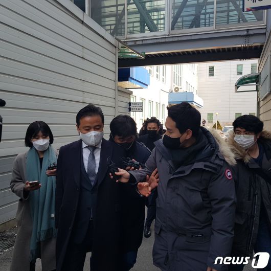 검찰이 공직선거법 위반 혐의로 불구속 기소한 임종성(더불어민주당, 경기 광주을) 국회의원이 선고공판에 참석하기 위해 수원지법 성남지원으로 출석하고 있다. ⓒ News1 김평석 기자