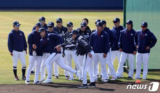 2023 월드베이스볼클래식(WBC)에 출전하는 야구 국가대표팀 야수들이 5일 오후 일본 오사카마이시마 버팔로스 스타디움에서 주루 훈련을 하고 있다. 대표팀은 6일 일본 오사카 교세라돔에서 일본 프로야구 오릭스 버펄로스, 7일 같은 장소에서 한신 타이거스와 공식 연습경기를 치른 후 9일 일본 도쿄돔에서 호주와 본선 1라운드 첫 경기를 치른다. 2023.3.5/뉴스1 ⓒ News1 김진환 기자