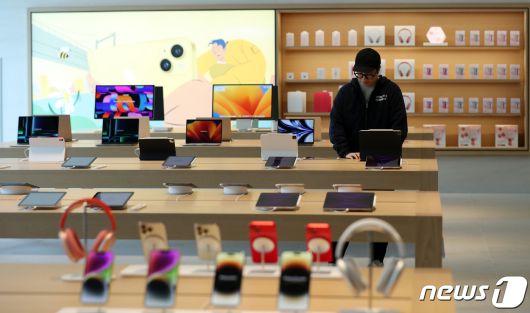 29일 오전 서울 강남구 애플스토어 강남점에서 미디어 프리뷰 행사가 진행되고 있다. 2023.3.29/뉴스1 ⓒ News1 김진환 기자