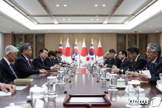 윤석열 대통령과 기시다 후미오 일본 총리가 7일 서울 용산 대통령실 청사에서 확대 회담을 하고 있다. (대통령실 제공) 2023.5.7/뉴스1 ⓒ News1 오대일 기자