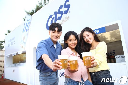 오비맥주 카스의 밀맥주 브랜드 카스 화이트(Cass White)와 한맥이 ‘서울재즈페스티벌 2023’에 공식 후원사로 참여했다.(오비맥주 제공) 2023.5.28/뉴스1