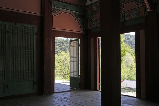 남한산성 2코스 침괘정에서 본 바깥 풍경(한국관광공사 제공)