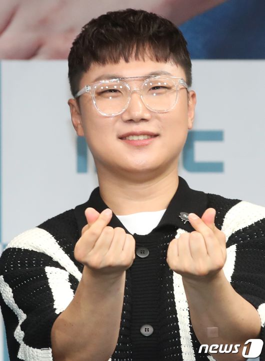 여행 유튜버 빠니보틀이 9일 오후 서울 마포구 MBC 골든마우스홀에서 열린 MBC 새 예능프로그램 ‘태어난 김에 세계일주2’(태계일주2) 제작발표회에서 포즈를 취하고 있다. ‘태계일주2’는 기안84의 버킷리스트이자 삶과 죽음이 공존하는 미지의 나라 인도 여행기를 그렸다. 2023.6.9/뉴스1 ⓒ News1 권현진 기자