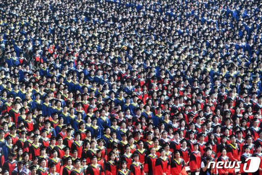 지난 6월 20일 열린 중국 우한대 졸업식. ⓒ AFP=뉴스1 ⓒ News1 박형기 기자