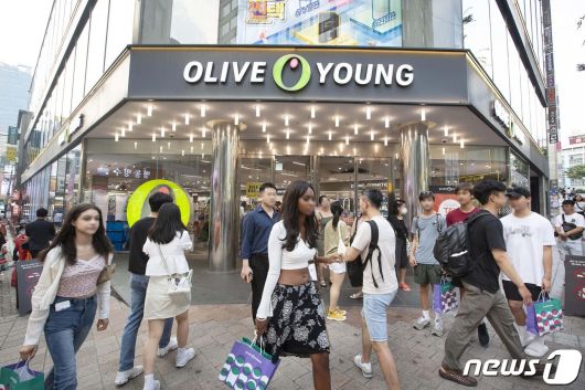 올리브영 명동 플래그십 전경.(올리브영제공)