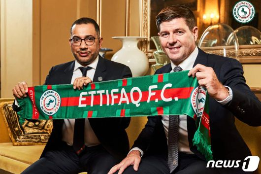 알이티파크 감독으로 선임된 제라드 감독(오른쪽). ⓒ AFP=뉴스1