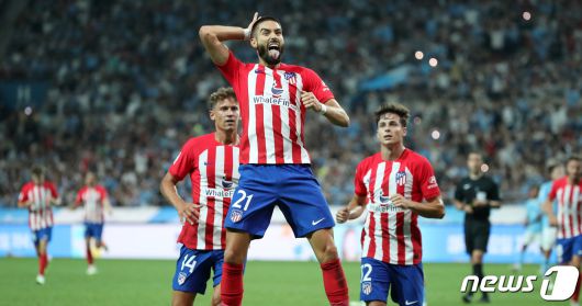 30일 서울 마포구 서울월드컵경기장에서 열린 쿠팡플레이 시리즈 2차전 아틀레티코 마드리드와 맨체스터 시티 FC의 경기 후반전에서 아틀레티코 마드리드 야닉 카라스코가 추가골을 넣은 뒤 세리머니를 하고 있다. 2023.7.30/뉴스1 ⓒ News1 이동해 기자