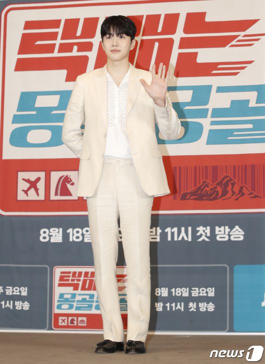 배우 강훈이 2일 서울 서초구 더리버사이드호텔에서 열린 JTBC 새 예능 '택배는 몽골몽골' 제작발표회에서 포즈를 취하고 있다. ‘택배는 몽골몽골’은 용띠 절친 김종국, 장혁, 차태현, 홍경민, 홍경인과 열다섯 살 차이 나는 막내 강훈이 택배 배송을 위해 떠난 몽골에서 고군분투하는 케미 폭발 여행기다. 2023.8.2/뉴스1 ⓒ News1 권현진 기자