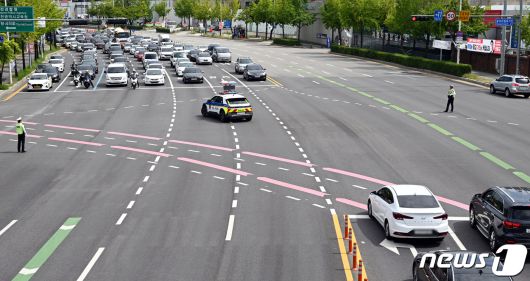 전국 단위 민방위 훈련이 실시된 23일 오후 대전 서구 큰마을네거리에서 차량이동이 통제되고 있다. 2023.8.23/뉴스1 ⓒ News1 김기태 기자