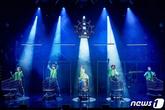 뮤지컬 '쇼맨_어느 독재자의 네 번째 대역배우' 공연사진