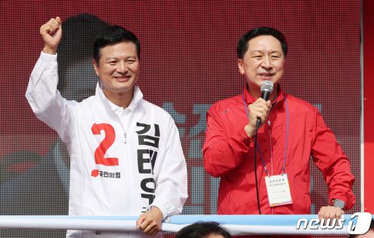 강서구청장 보궐선거 공식 선거운동 기간이 시작된 28일 오전 서울 강서구 발산역 인근에서 열린 김태우 국민의힘 강서구청장 후보 선거대책위원회 출정식에서 김기현 국민의힘 대표가 발언하고 있다. 2023.9.28/뉴스1 ⓒ News1 박지혜 기자