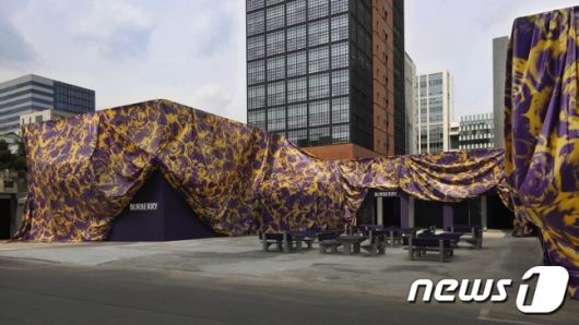 버버리 성수 로즈.(버버리제공)