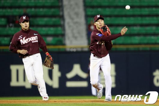 김하성(왼쪽)과 키스톤콤비를 이뤘던 김혜성(오른쪽). /뉴스1 DB ⓒ News1 오대일 기자